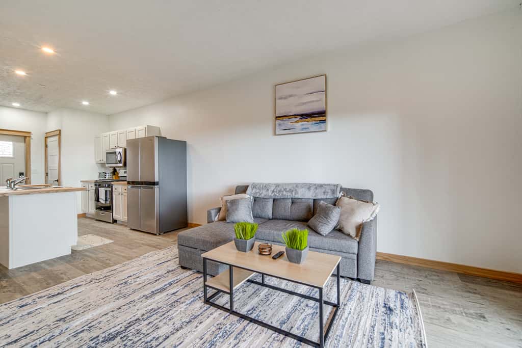 4 Mi to Lake: Golf-View Erie Condo w/ Porch