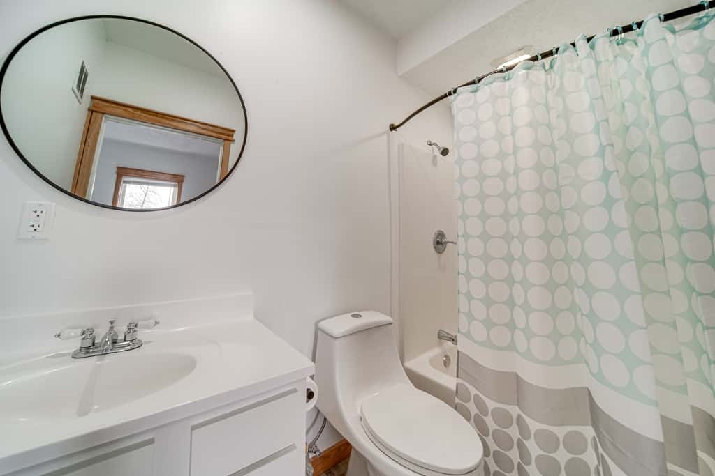 4 Mi to Lake: Golf-View Erie Condo w/ Porch