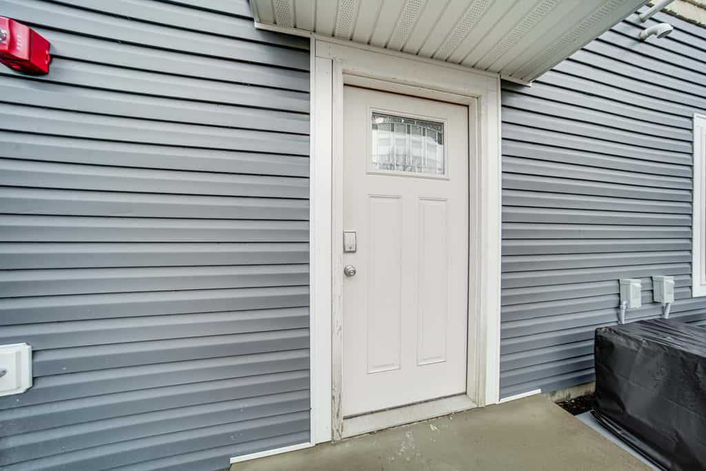 4 Mi to Lake: Golf-View Erie Condo w/ Porch