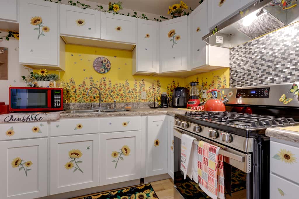 Stunning Gulfport Getaway ~ 1 Mi to the Beach