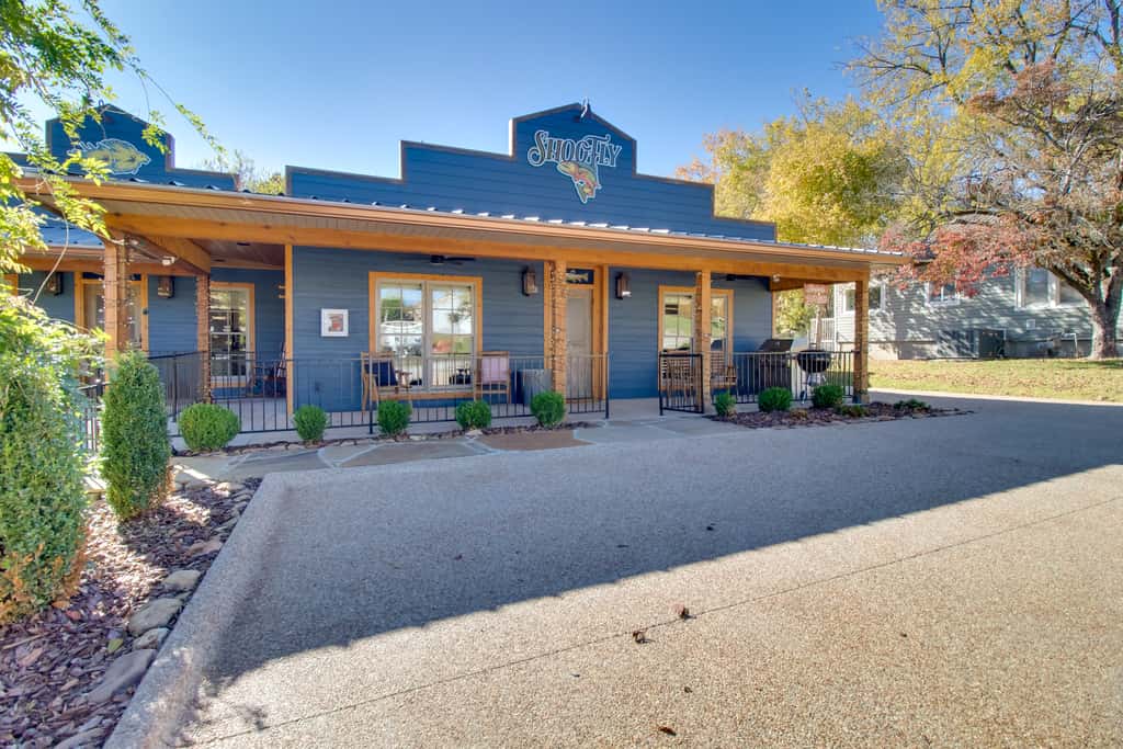 Fly Fishers’ Paradise: Getaway Near White River!