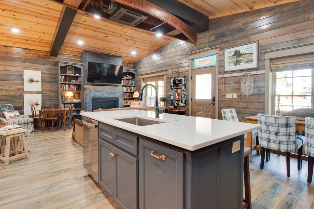 Fly Fishers’ Paradise: Getaway Near White River!
