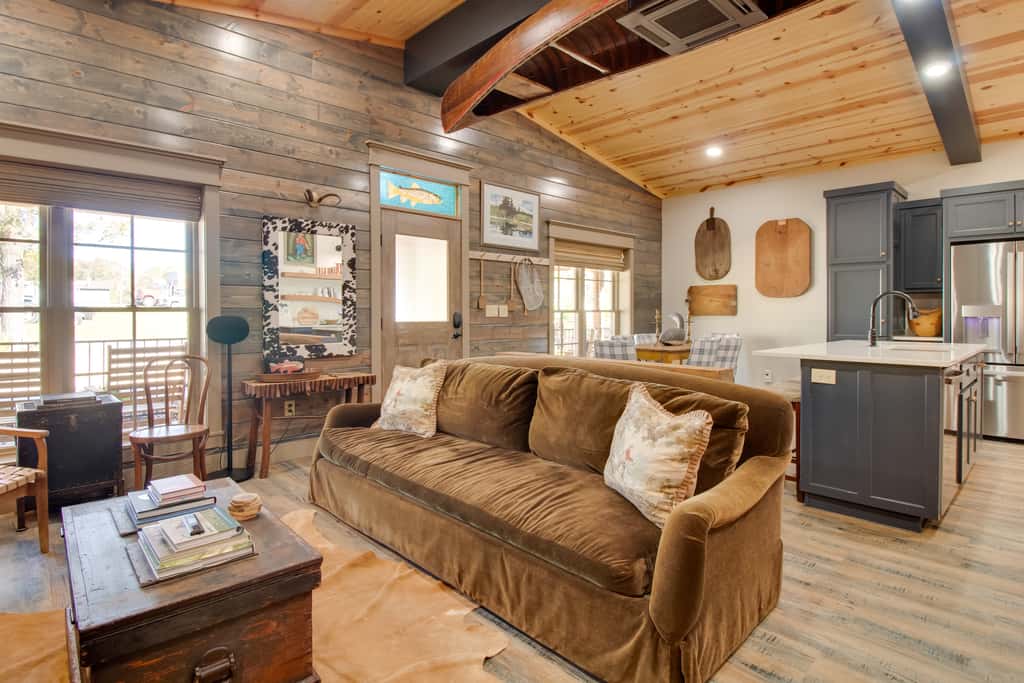 Fly Fishers’ Paradise: Getaway Near White River!