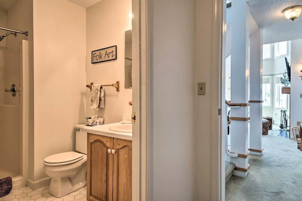 Updated Condo Next to Burke Mountain Bike Trails!