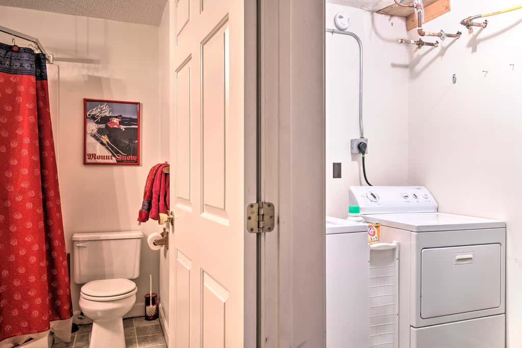 Updated Condo Next to Burke Mountain Bike Trails!