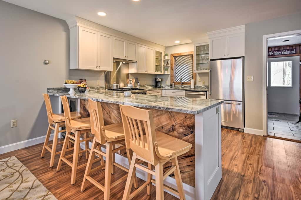 Updated Condo Next to Burke Mountain Bike Trails!