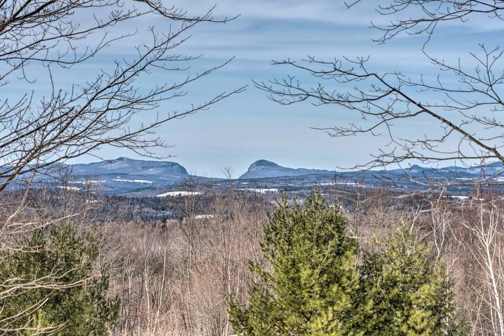Updated Condo Next to Burke Mountain Bike Trails!