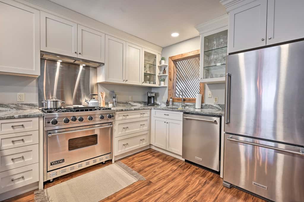 Updated Condo Next to Burke Mountain Bike Trails!