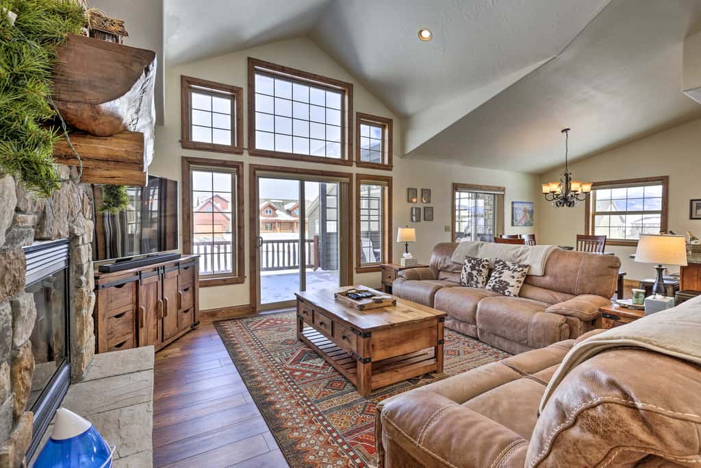 Luxe Rocky Mtn Retreat w/ Hot Tub - By Winter Park