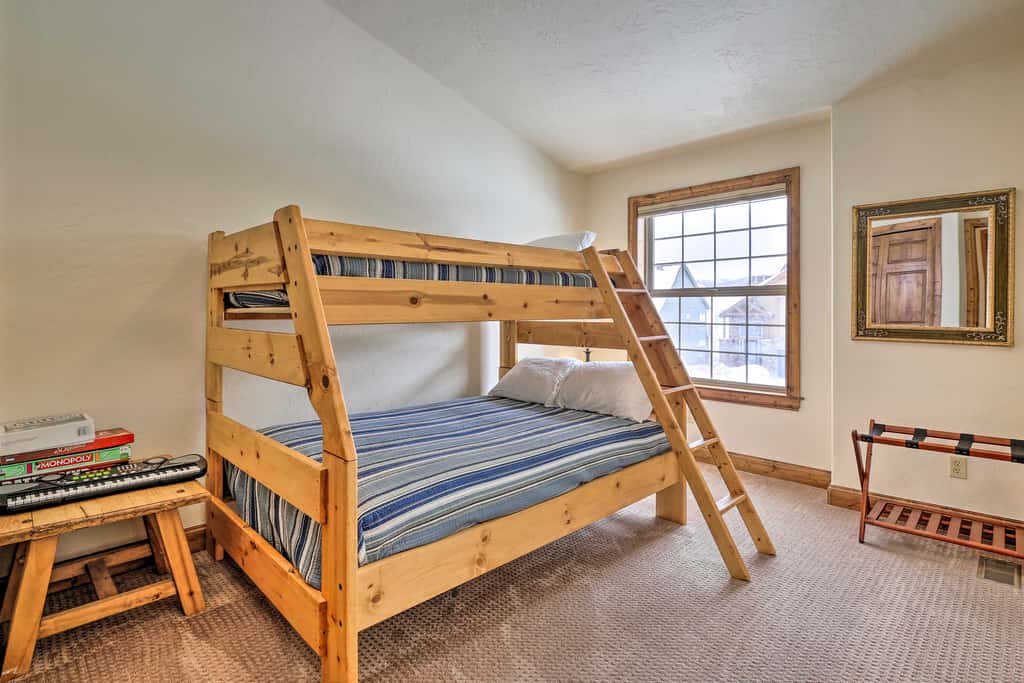 Luxe Rocky Mtn Retreat w/ Hot Tub - By Winter Park