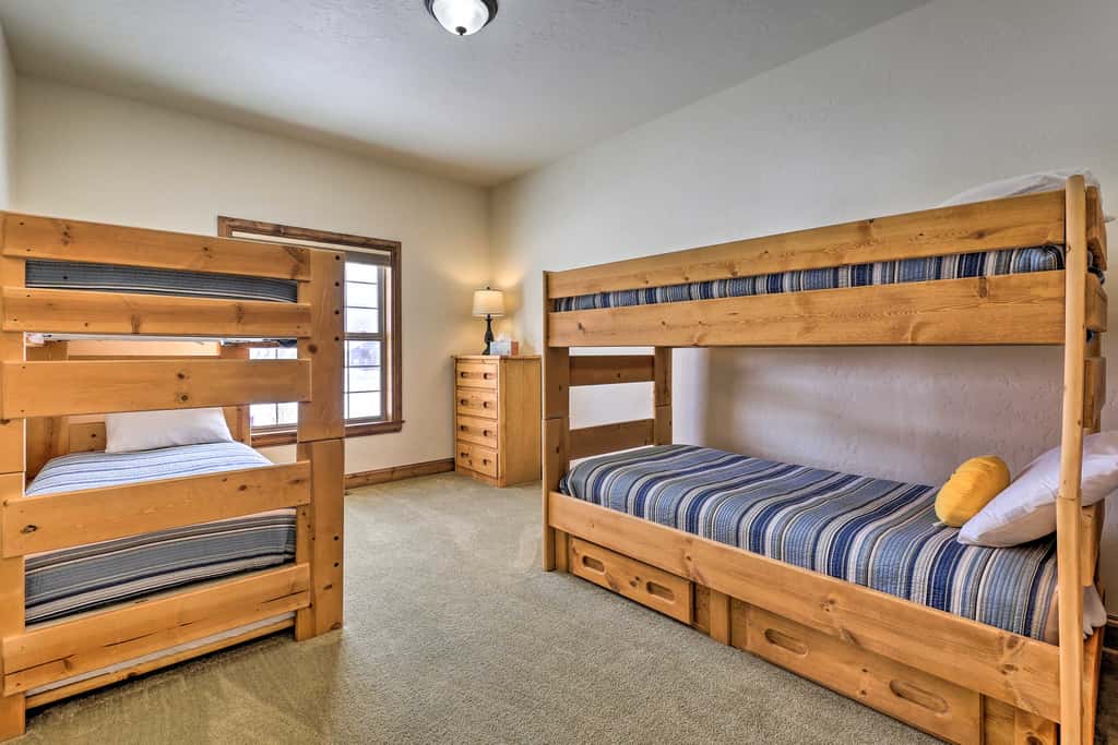 Luxe Rocky Mtn Retreat w/ Hot Tub - By Winter Park