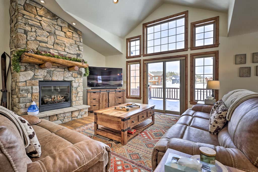 Luxe Rocky Mtn Retreat w/ Hot Tub - By Winter Park