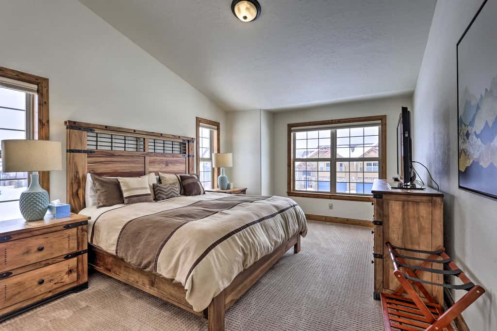 Luxe Rocky Mtn Retreat w/ Hot Tub - By Winter Park