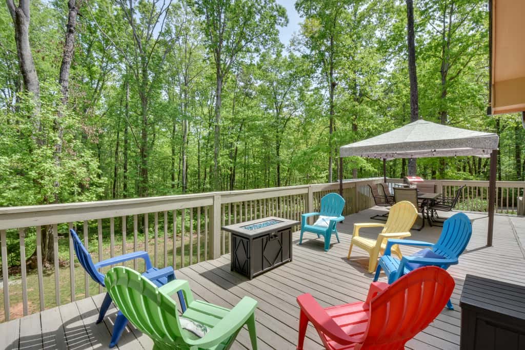‘The Lake Place’ Cabin w/ Golf Cart & Free Kayaks!