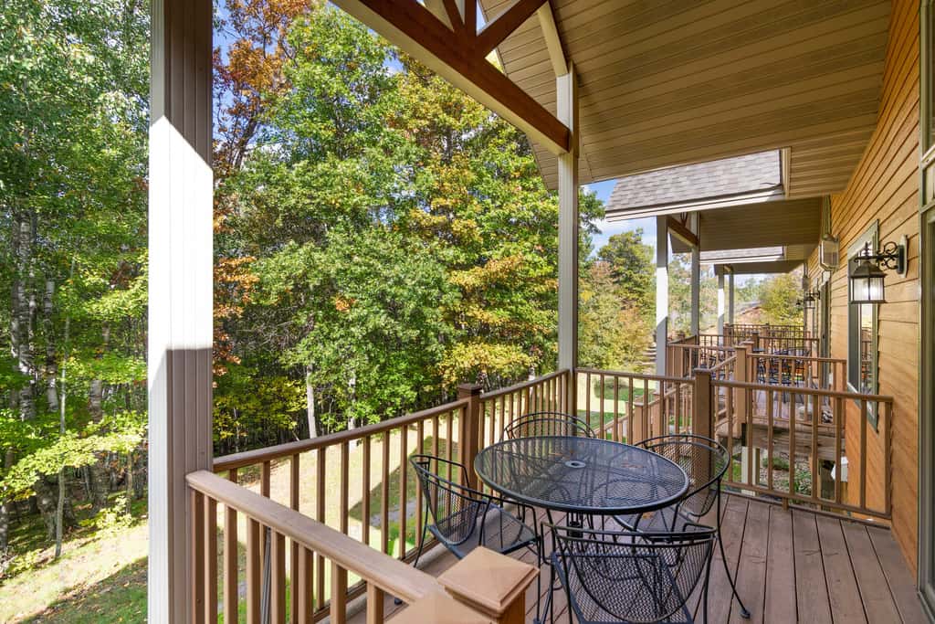 Gull Lake All-Season Getaway w/ Private Deck