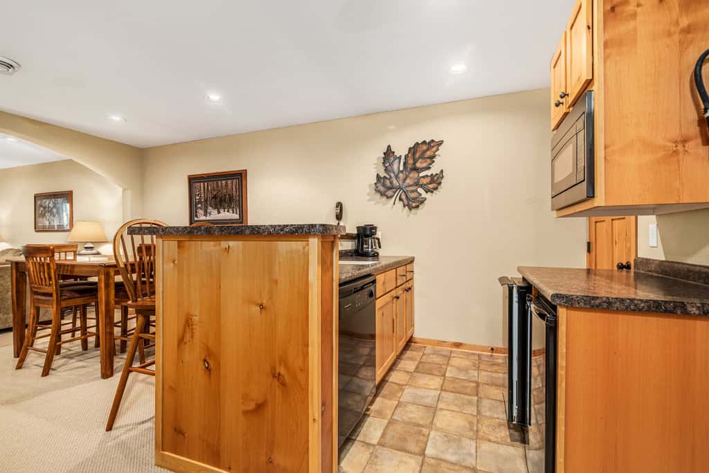 Gull Lake All-Season Getaway w/ Private Deck