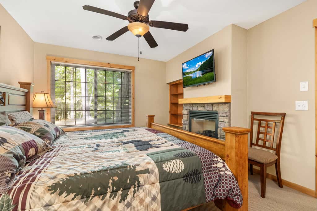 Gull Lake All-Season Getaway w/ Private Deck