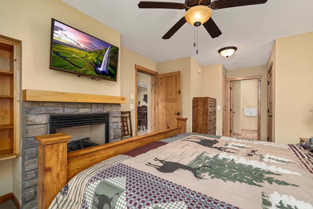 Gull Lake All-Season Getaway w/ Private Deck