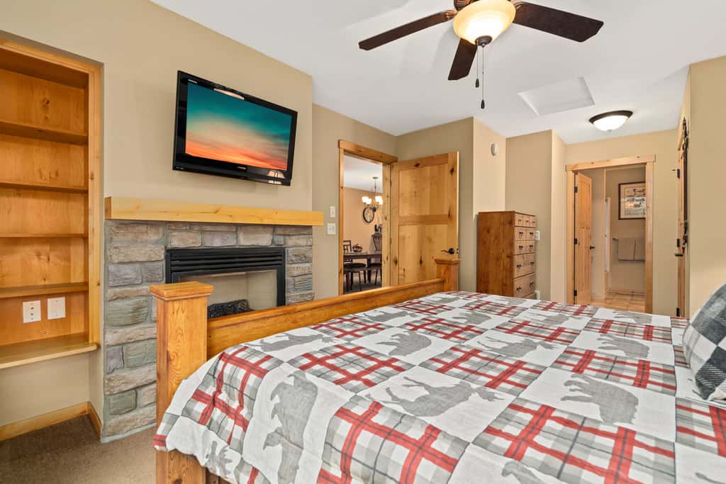 Gull Lake All-Season Getaway w/ Private Deck