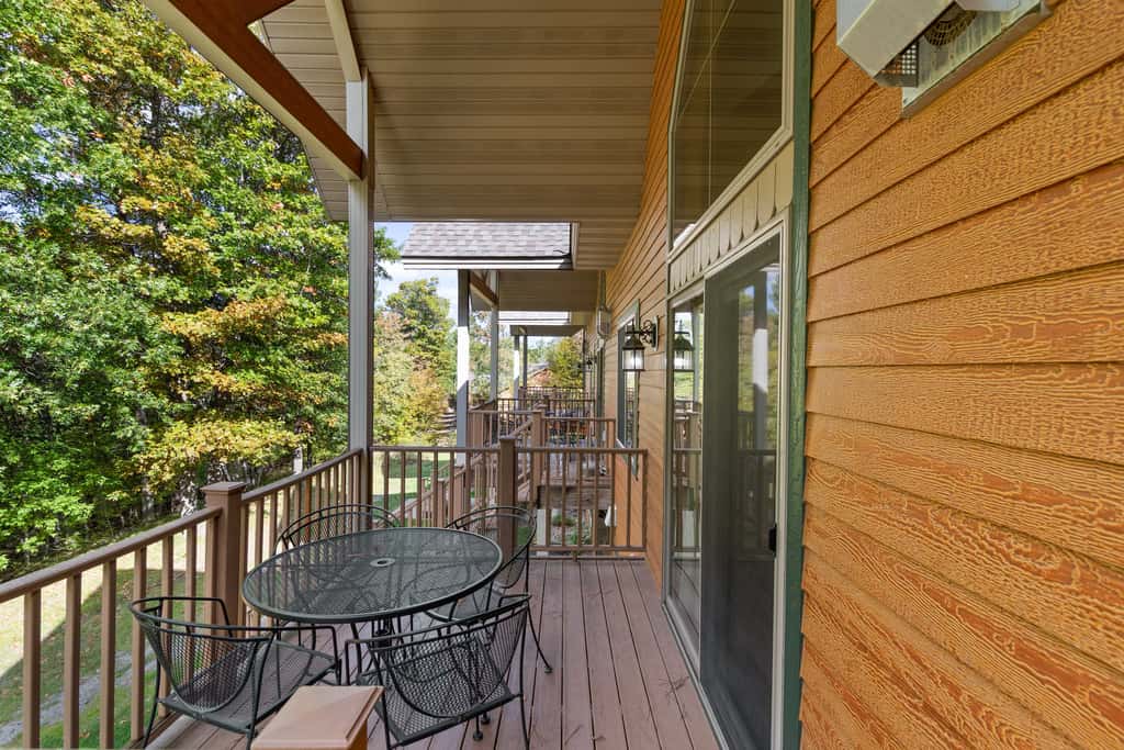 Gull Lake All-Season Getaway w/ Private Deck