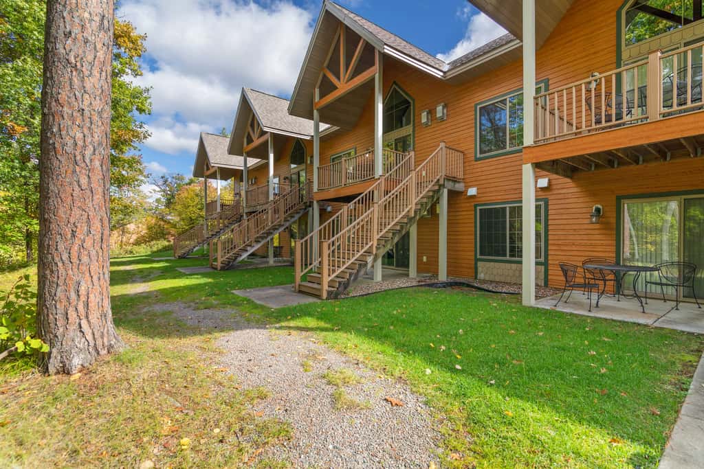 Gull Lake All-Season Getaway w/ Private Deck