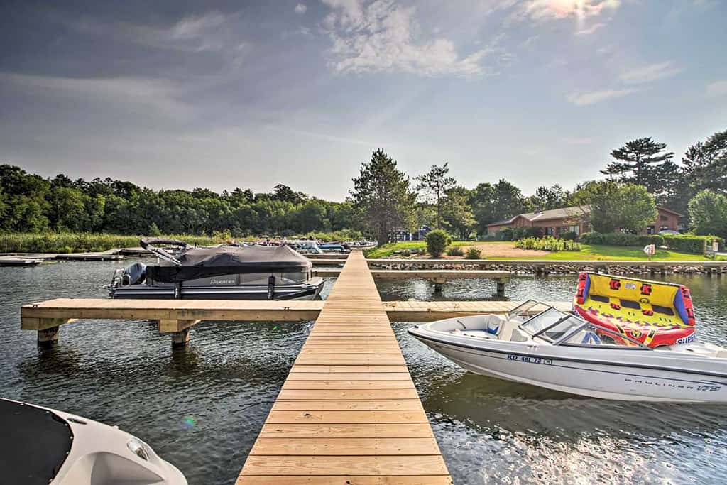 Gull Lake All-Season Getaway w/ Private Deck