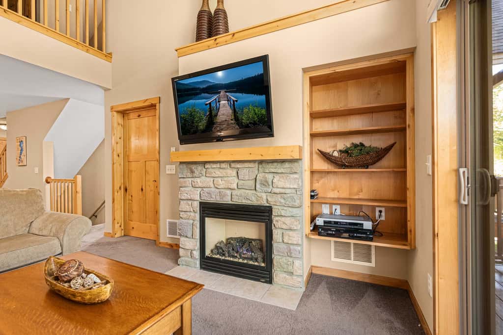 Gull Lake All-Season Getaway w/ Private Deck