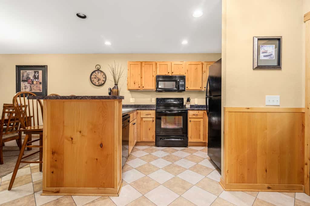 Gull Lake All-Season Getaway w/ Private Deck