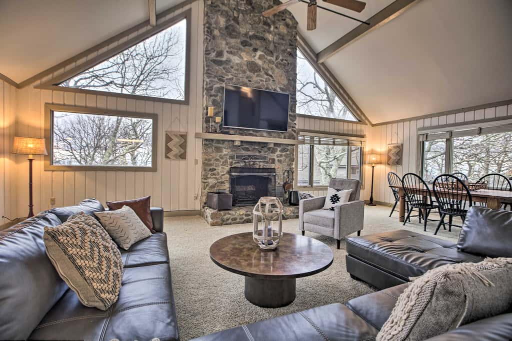 Mountaintop Wintergreen Resort Home w/ Deck, Views