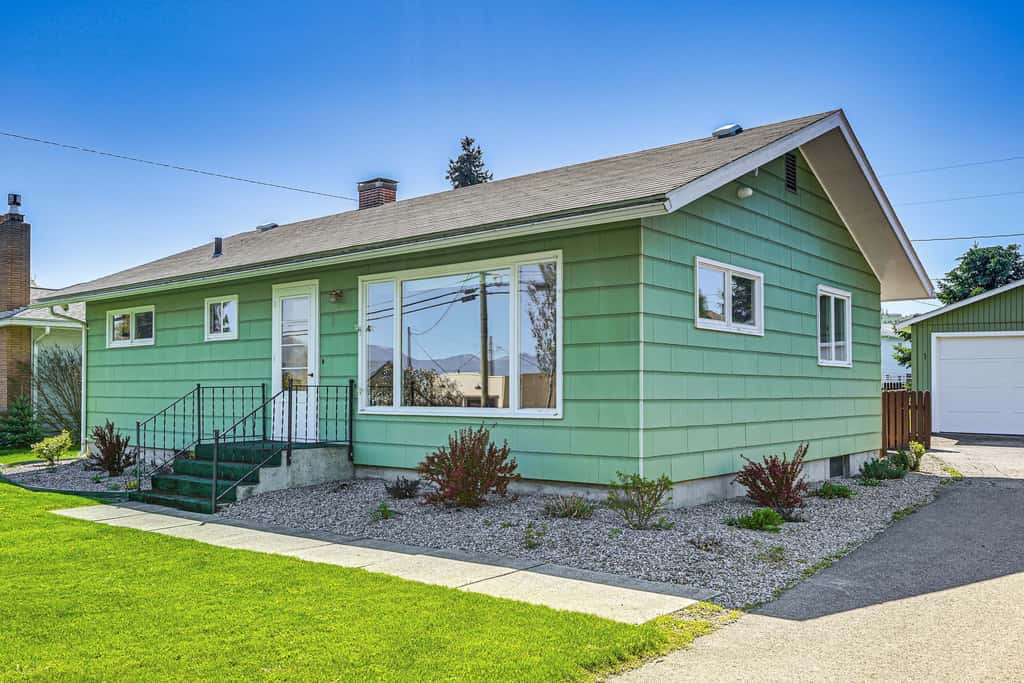 Walk to Flathead Lake: Airy Home w/ Mtn Views!