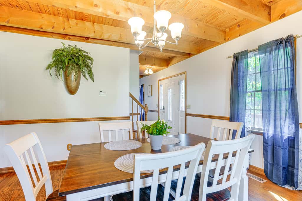 McGaheysville Home w/ Screened Porch & Gas Grill!