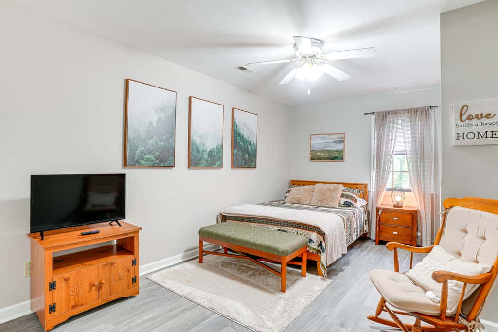 McGaheysville Home w/ Screened Porch & Gas Grill!