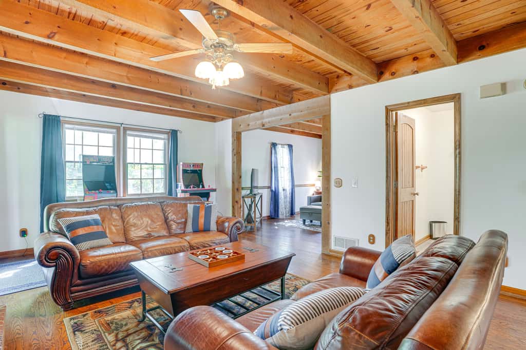 McGaheysville Home w/ Screened Porch & Gas Grill!