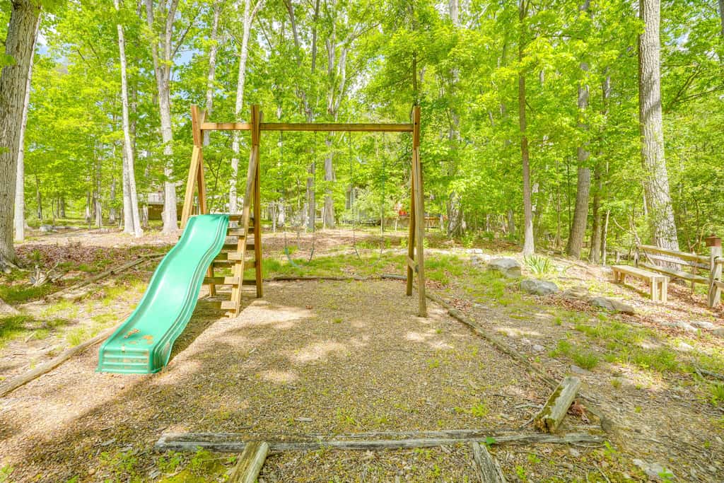 McGaheysville Home w/ Screened Porch & Gas Grill!