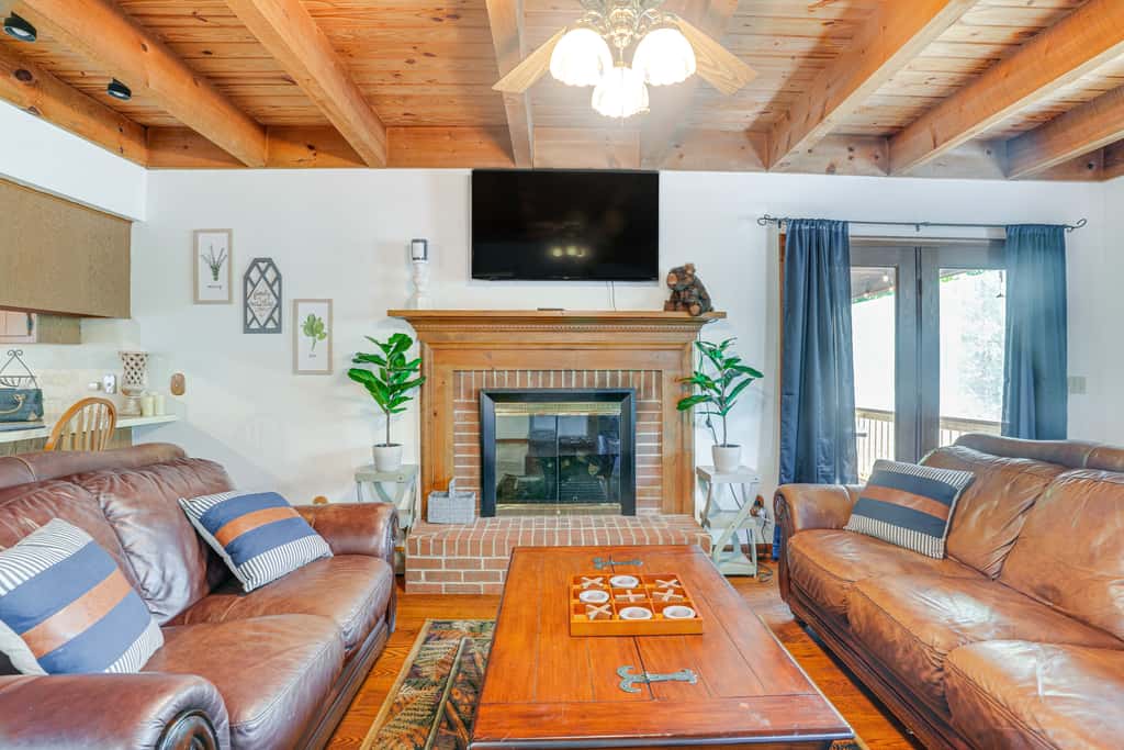 McGaheysville Home w/ Screened Porch & Gas Grill!