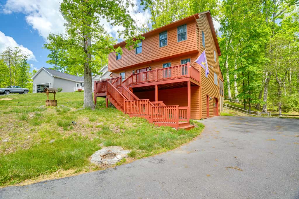 McGaheysville Home w/ Screened Porch & Gas Grill!