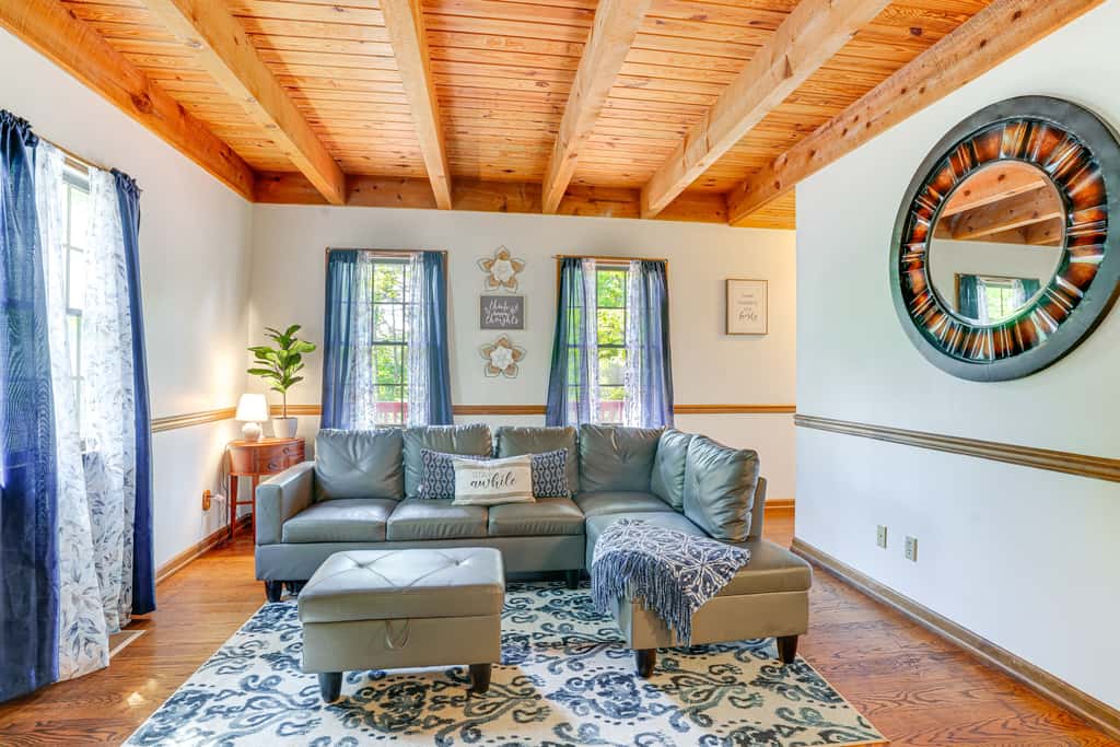 McGaheysville Home w/ Screened Porch & Gas Grill!