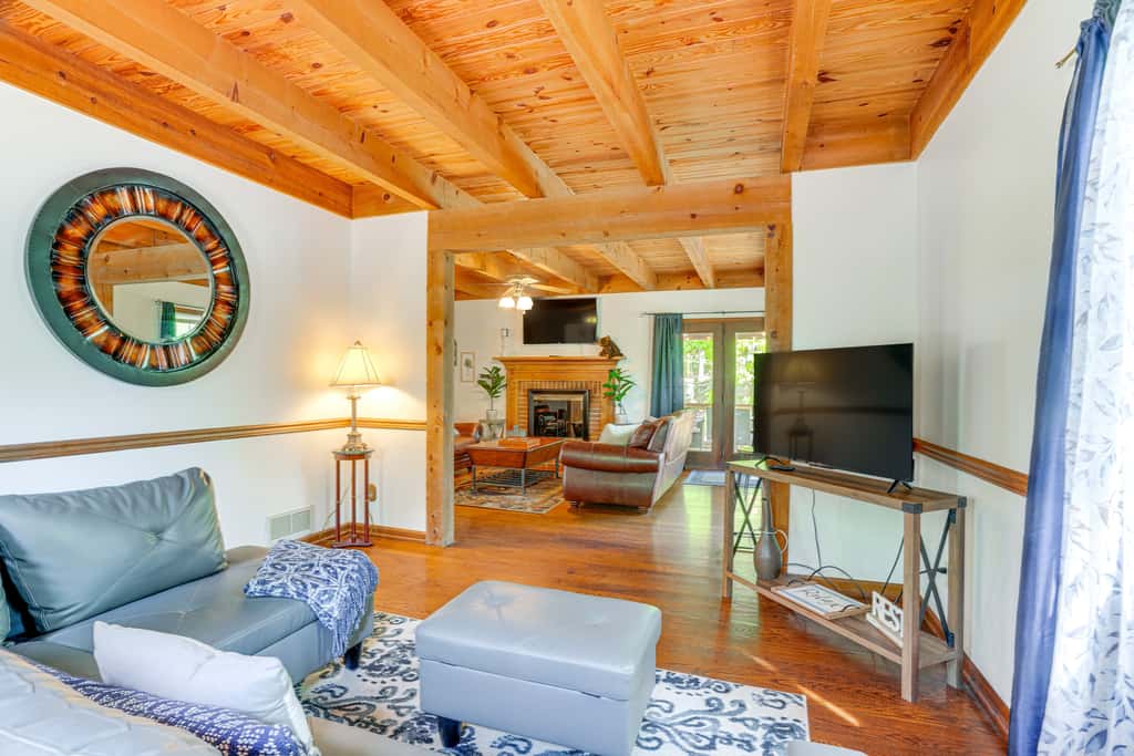 McGaheysville Home w/ Screened Porch & Gas Grill!
