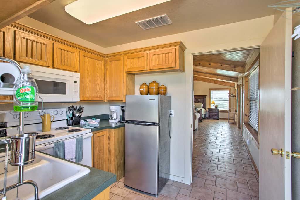 Pet-Friendly Efficiency Cottage w/ Pool!