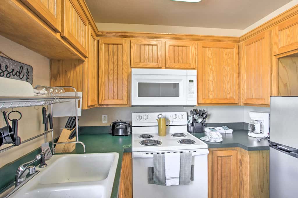 Pet-Friendly Efficiency Cottage w/ Pool!