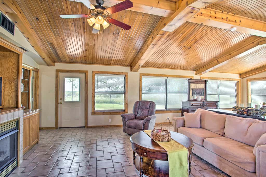 Pet-Friendly Efficiency Cottage w/ Pool!