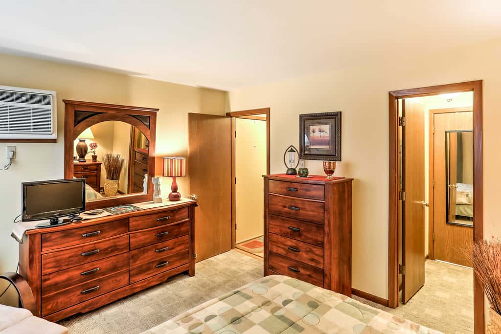 Waterfront Port Clinton Condo w/ Pool Access!