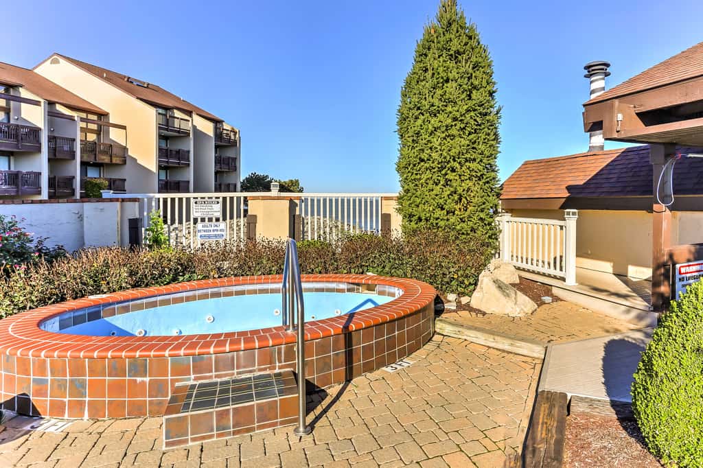Waterfront Port Clinton Condo w/ Pool Access!