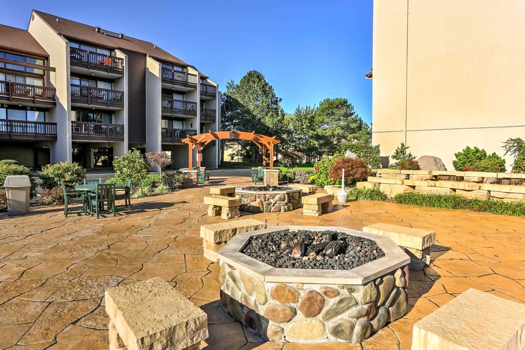 Waterfront Port Clinton Condo w/ Pool Access!