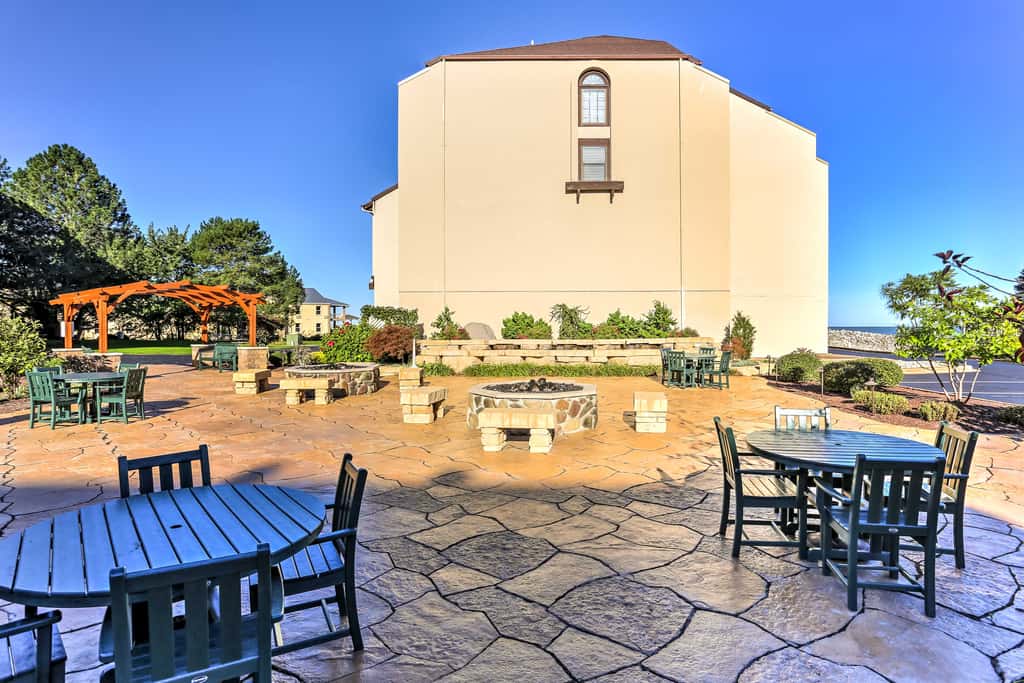 Waterfront Port Clinton Condo w/ Pool Access!