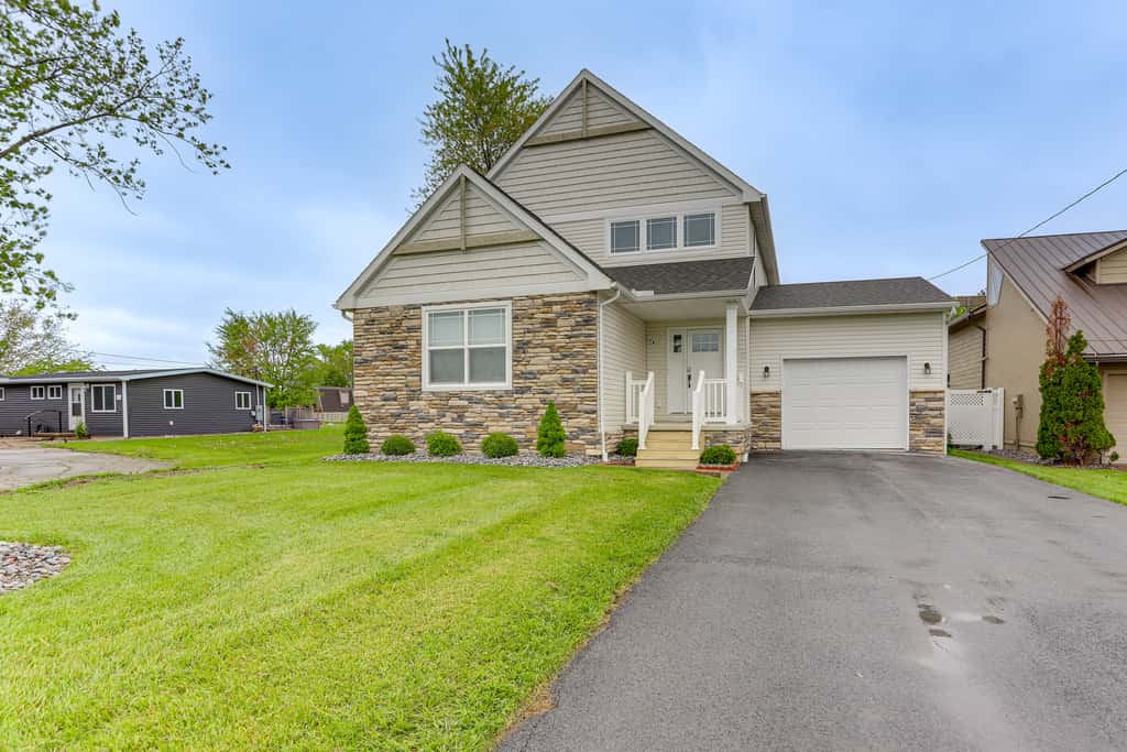 Hot Tub, Lake Access, & Dock: Port Clinton Retreat