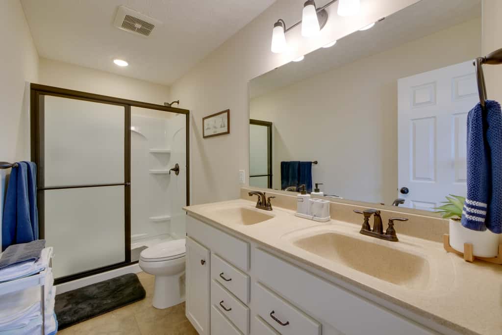 Hot Tub, Lake Access, & Dock: Port Clinton Retreat