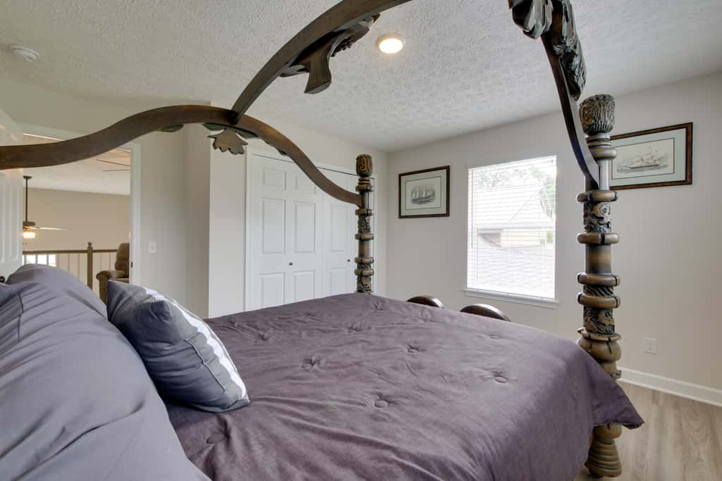 Hot Tub, Lake Access, & Dock: Port Clinton Retreat