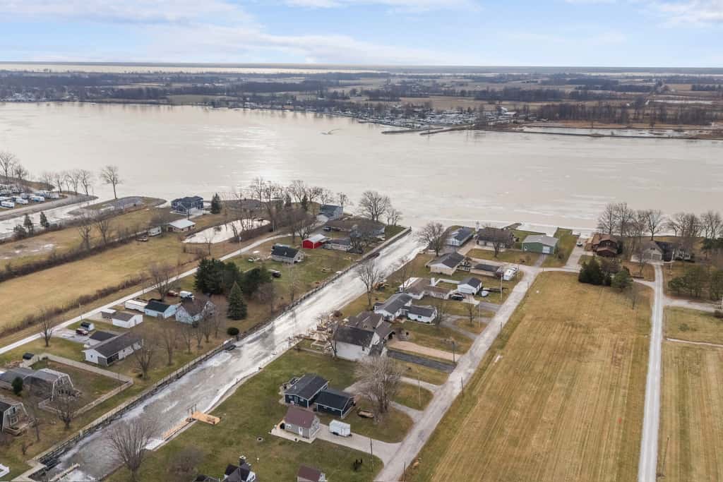 Hot Tub, Lake Access, & Dock: Port Clinton Retreat
