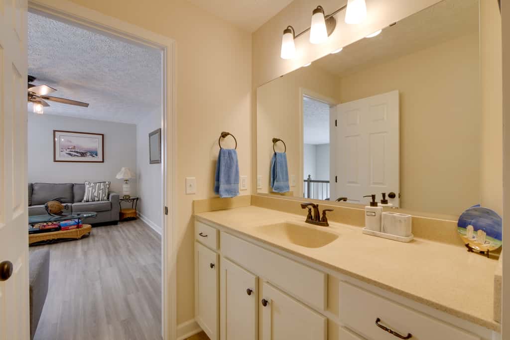 Hot Tub, Lake Access, & Dock: Port Clinton Retreat